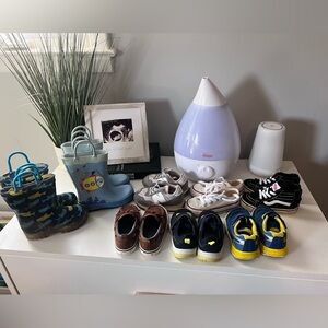 Assorted toddler size 6 shoes